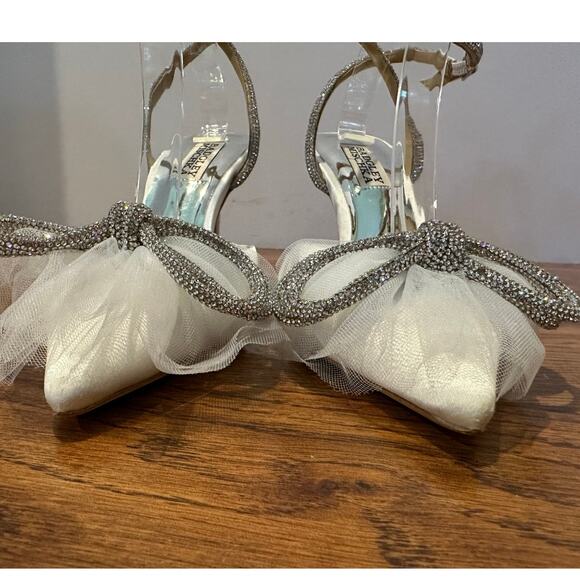 Badgley Mischka Sacred Soft White Pumps – Size 5.5 | Elegant Bridal Shoes - Picture 4 of 11